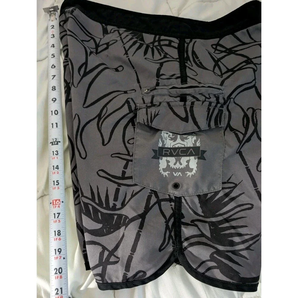 RVCA Men’s Size 32 Black Floral Board Shorts Drawstring Pockets